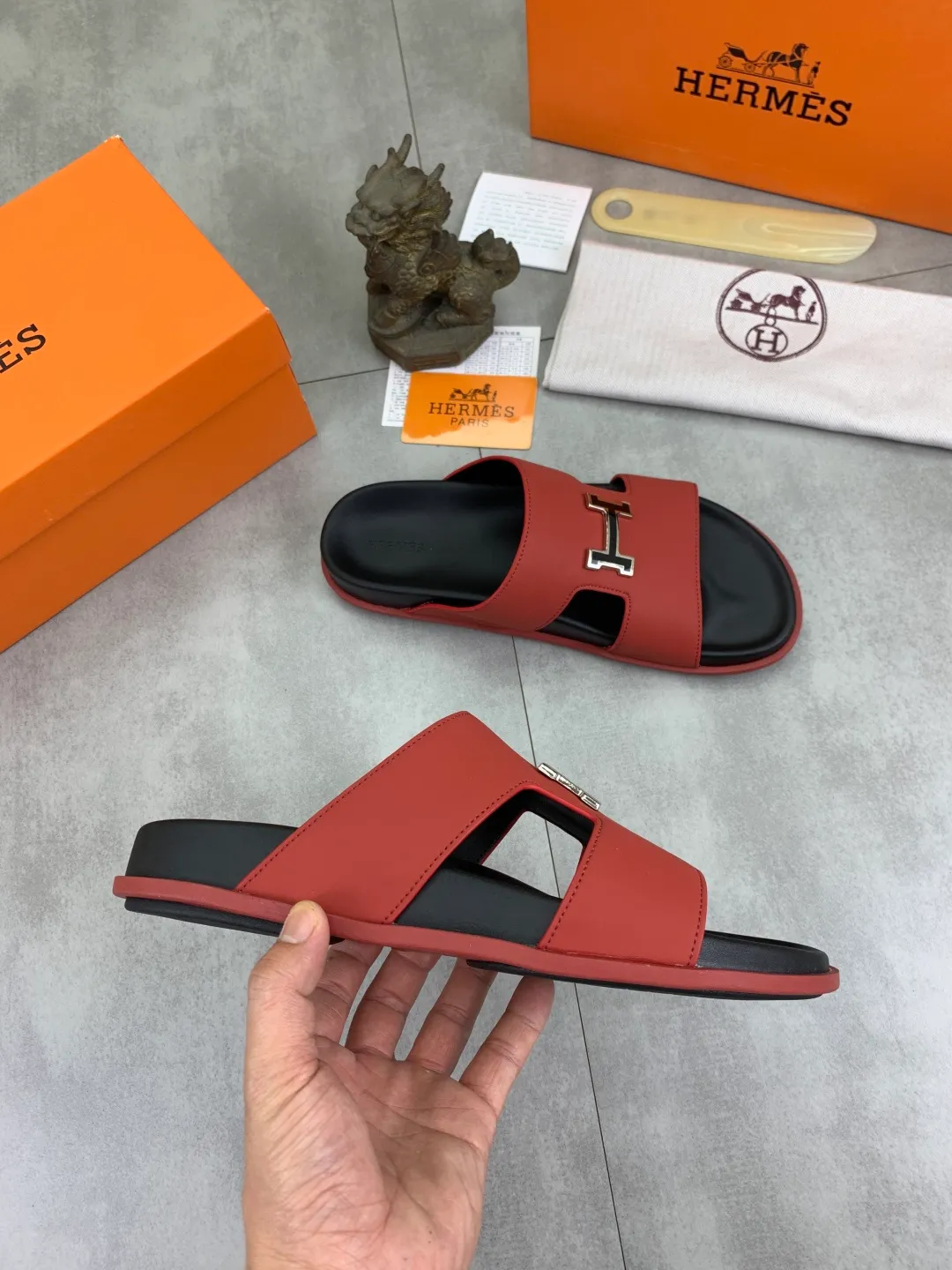 Men's shoes 💰P440 New [HERMES] high-end quality new Hermès slippers, made of imported calfskin, wear-resistant and non-slip rubber outsole. Fashionable and elegant code number: 39-44 (38 45 46 customized)
